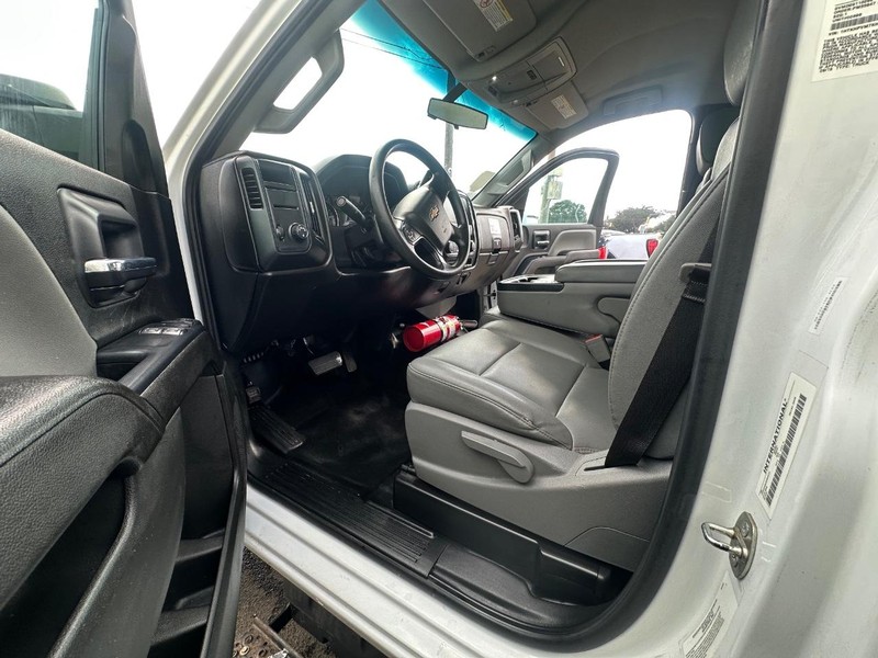 Chevrolet Silverado MD Vehicle Full-screen Gallery Image 18