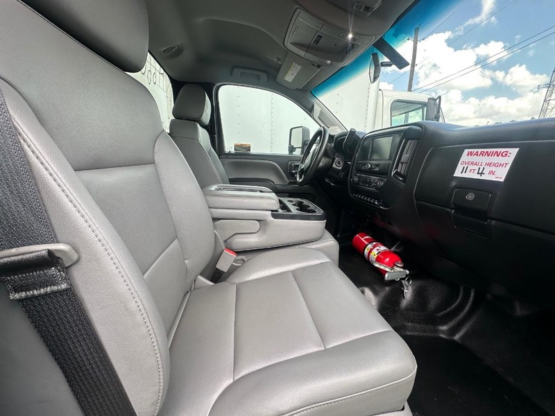 Chevrolet Silverado MD Vehicle Full-screen Gallery Image 19