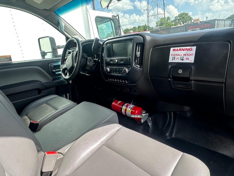 Chevrolet Silverado MD Vehicle Full-screen Gallery Image 20