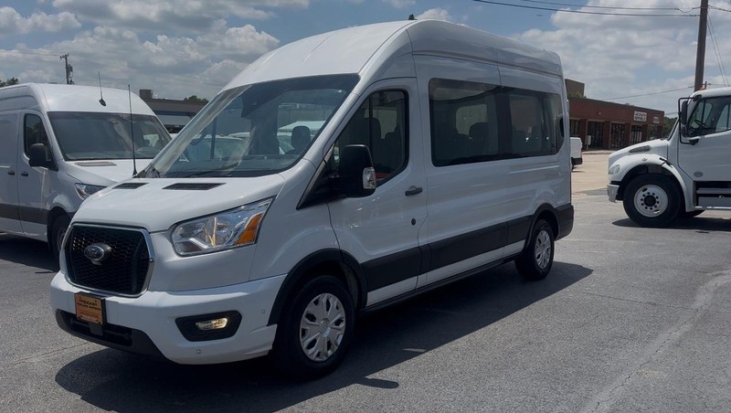 Ford Transit Passenger Wagon Vehicle Full-screen Gallery Image 02