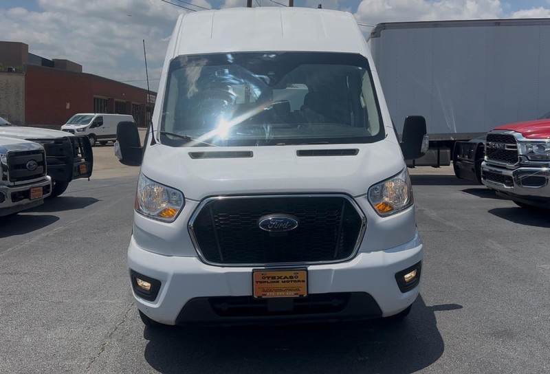 Ford Transit Passenger Wagon Vehicle Full-screen Gallery Image 03