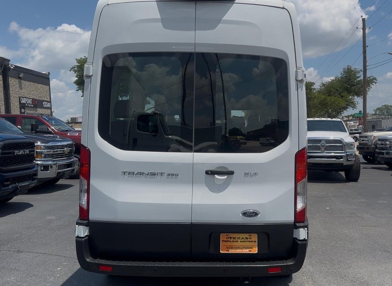 Ford Transit Passenger Wagon Vehicle Full-screen Gallery Image 05