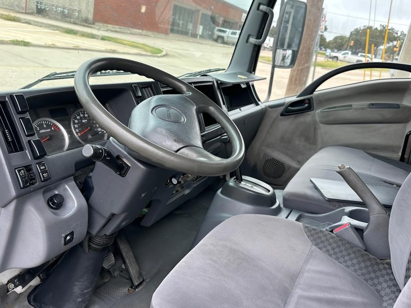 2011 Isuzu NPR photo 5