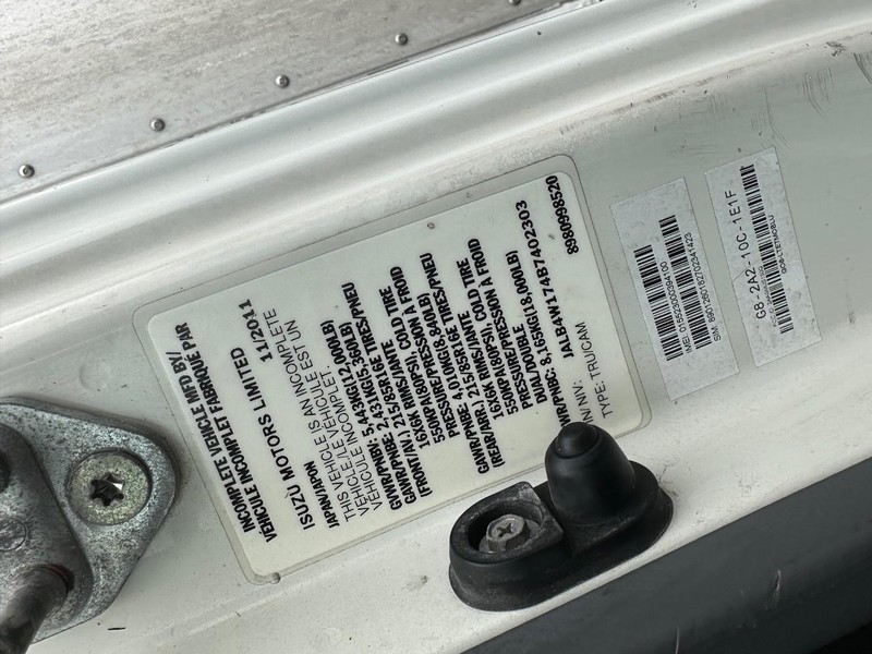 Isuzu NPR DSL REG AT ECO-MAX Vehicle Full-screen Gallery Image 6