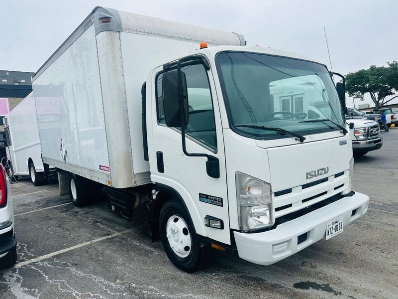 2011 Isuzu NPR photo 9