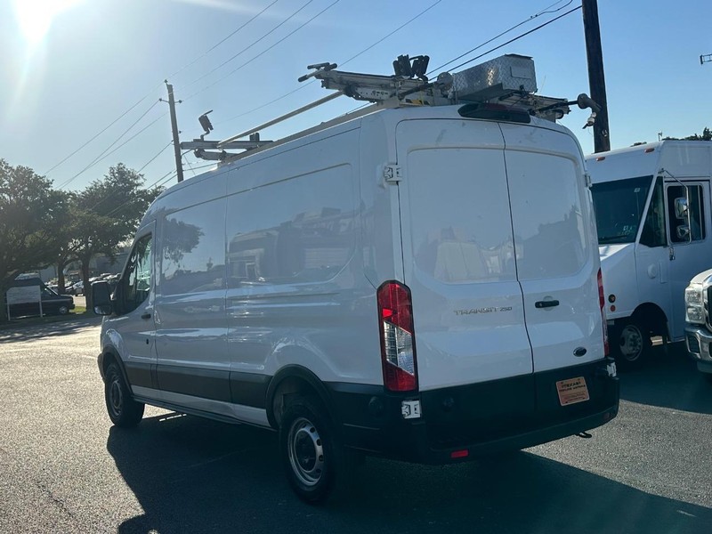 Ford Transit Van Vehicle Full-screen Gallery Image 8