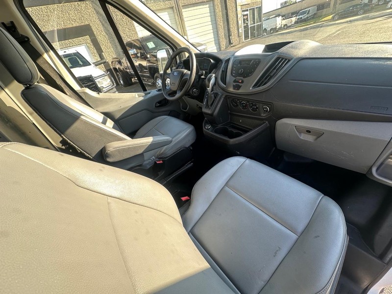 Ford Transit Van Vehicle Full-screen Gallery Image 16