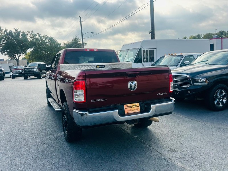 Ram 2500 Vehicle Full-screen Gallery Image 13