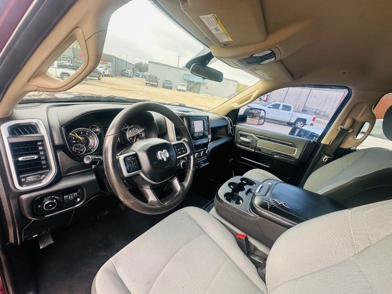 Ram 2500 Vehicle Full-screen Gallery Image 21