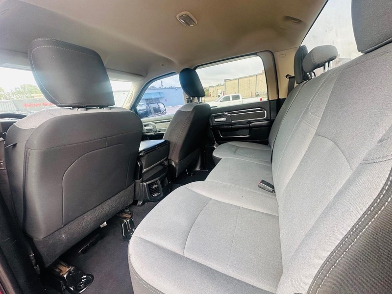 Ram 2500 Vehicle Full-screen Gallery Image 22