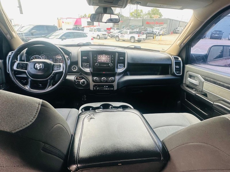 Ram 2500 Vehicle Full-screen Gallery Image 23