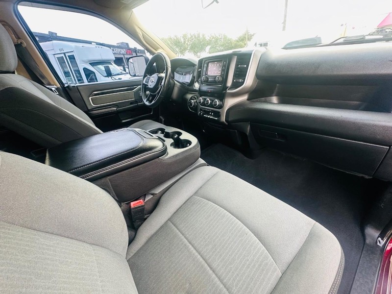 Ram 2500 Vehicle Full-screen Gallery Image 25