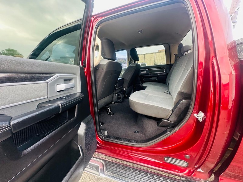 Ram 2500 Vehicle Full-screen Gallery Image 36