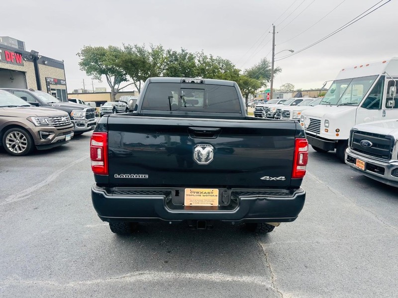 Ram 2500 Vehicle Full-screen Gallery Image 10