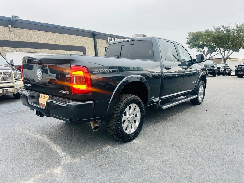 Ram 2500 Vehicle Full-screen Gallery Image 11