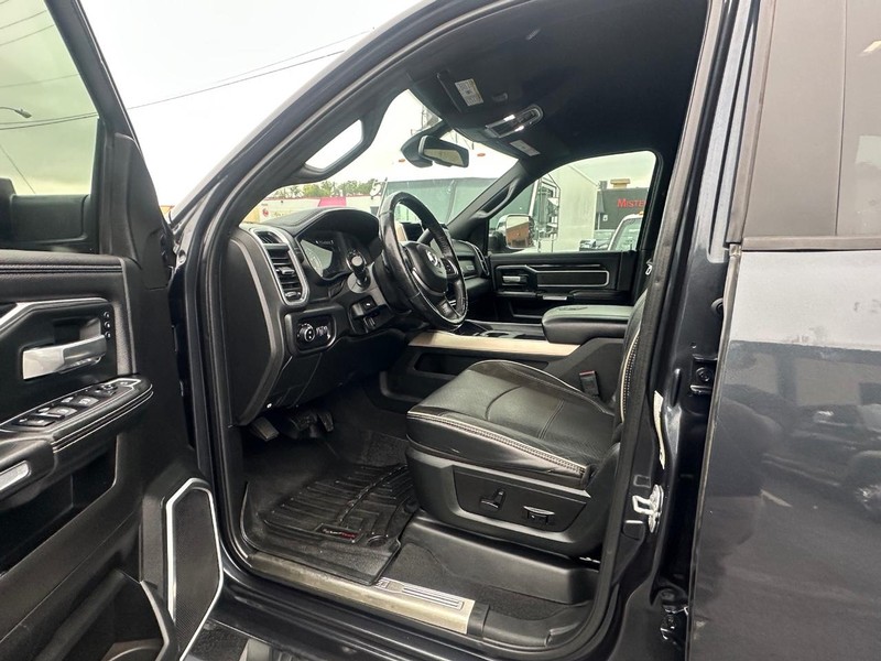 Ram 2500 Vehicle Full-screen Gallery Image 23