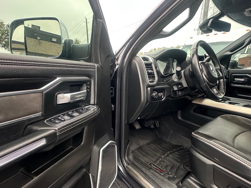 Ram 2500 Vehicle Full-screen Gallery Image 24