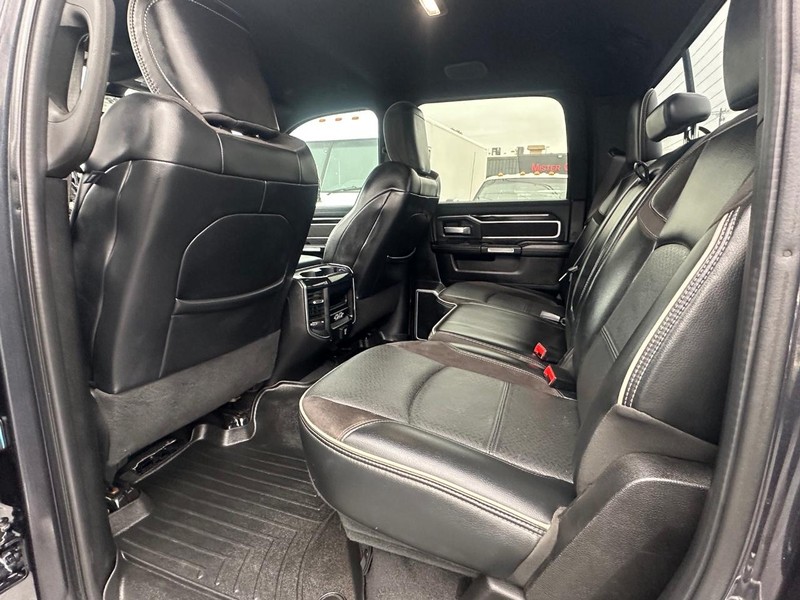 Ram 2500 Vehicle Full-screen Gallery Image 26