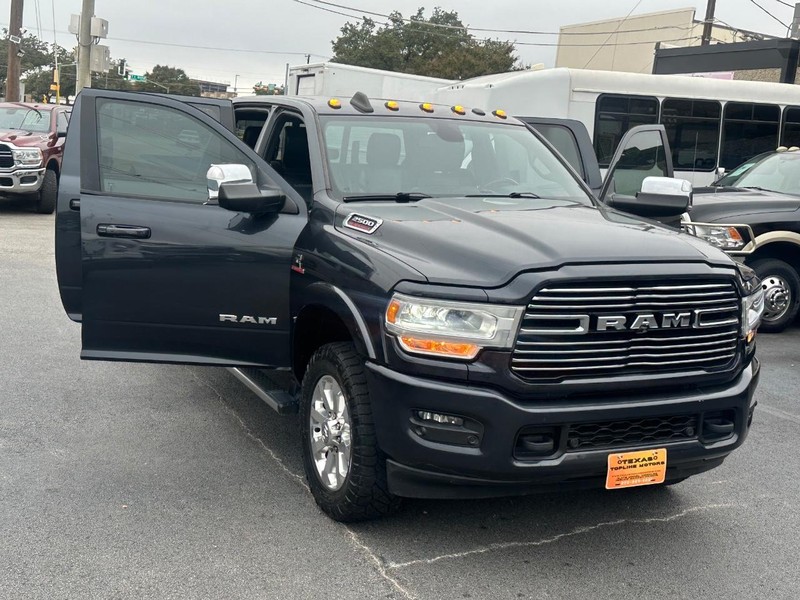 Ram 2500 Vehicle Full-screen Gallery Image 31