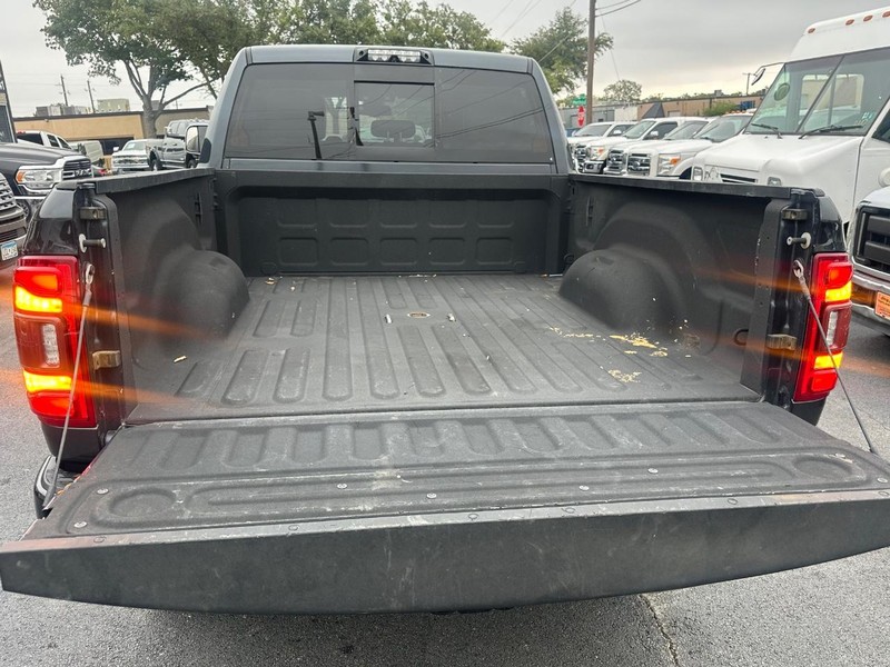 Ram 2500 Vehicle Full-screen Gallery Image 32