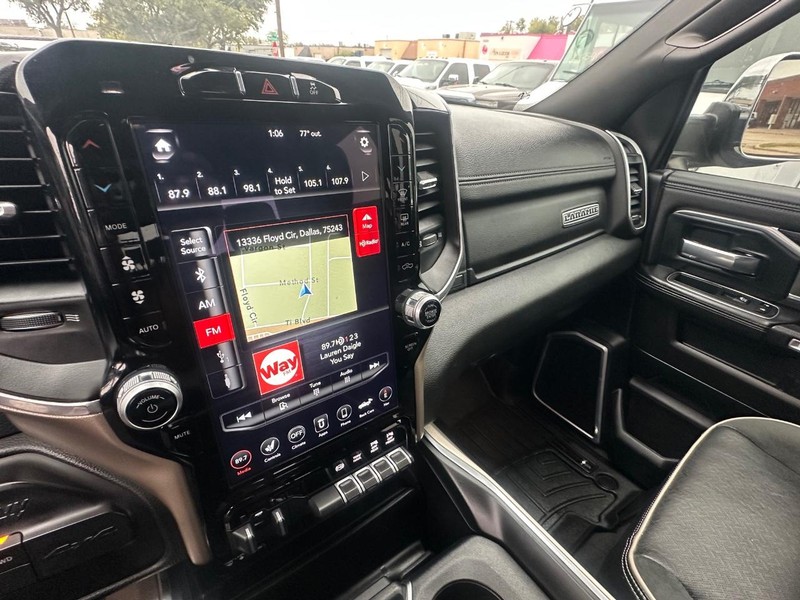 Ram 2500 Vehicle Full-screen Gallery Image 35