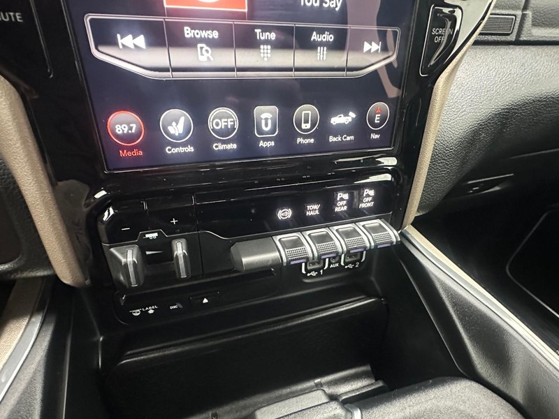 Ram 2500 Vehicle Full-screen Gallery Image 43