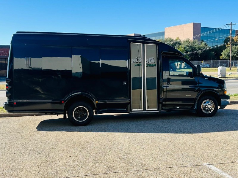 2010 Chevrolet Express Cutaway 3500 photo 3