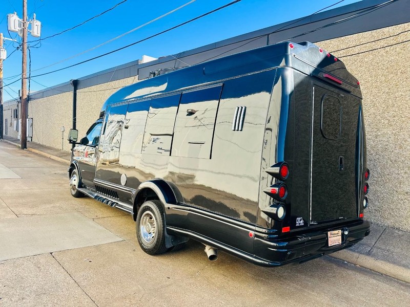 Chevrolet Express Commercial Cutaway Vehicle Full-screen Gallery Image 11