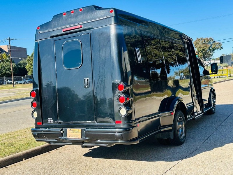 Chevrolet Express Commercial Cutaway Vehicle Full-screen Gallery Image 12