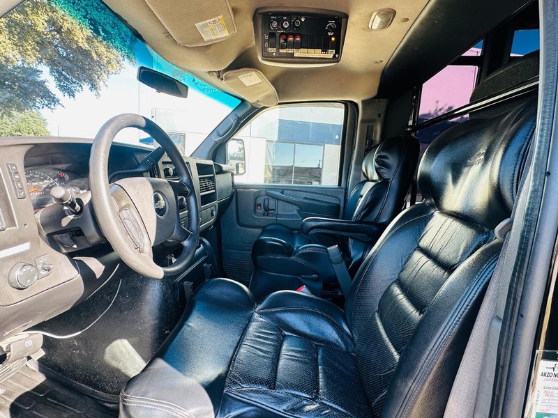 Chevrolet Express Commercial Cutaway Vehicle Full-screen Gallery Image 15