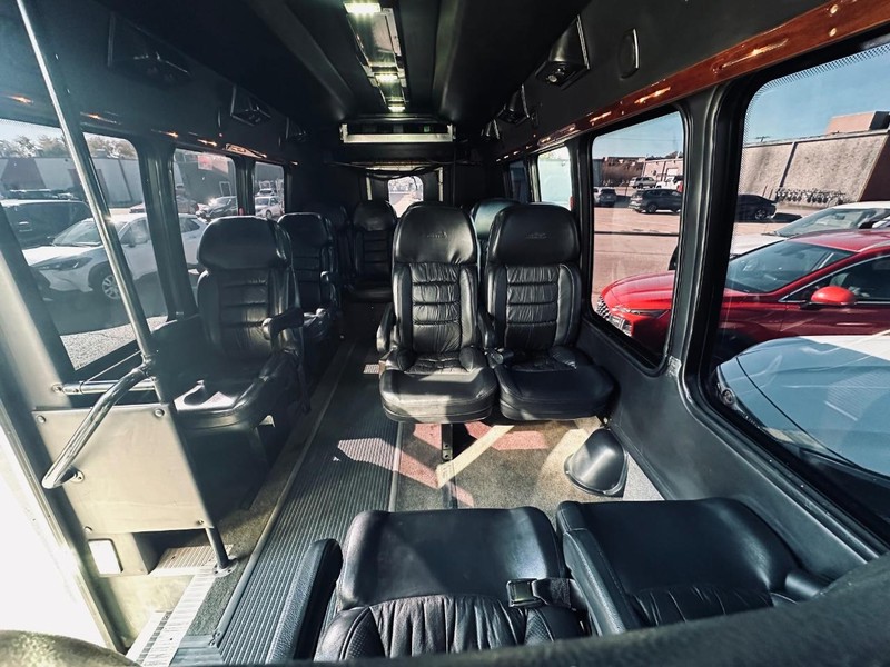 Chevrolet Express Commercial Cutaway Vehicle Full-screen Gallery Image 16