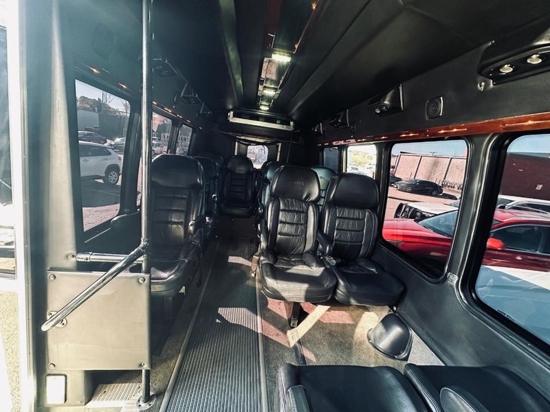 Chevrolet Express Commercial Cutaway Vehicle Full-screen Gallery Image 17