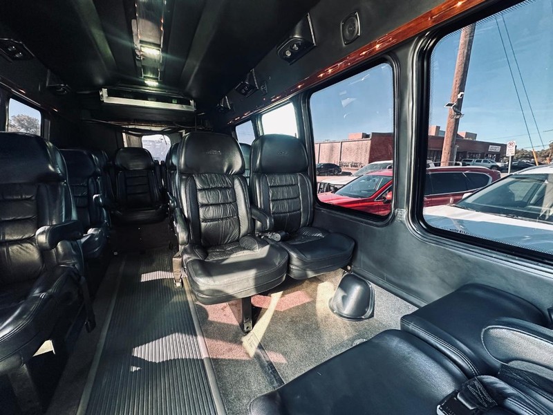 Chevrolet Express Commercial Cutaway Vehicle Full-screen Gallery Image 19