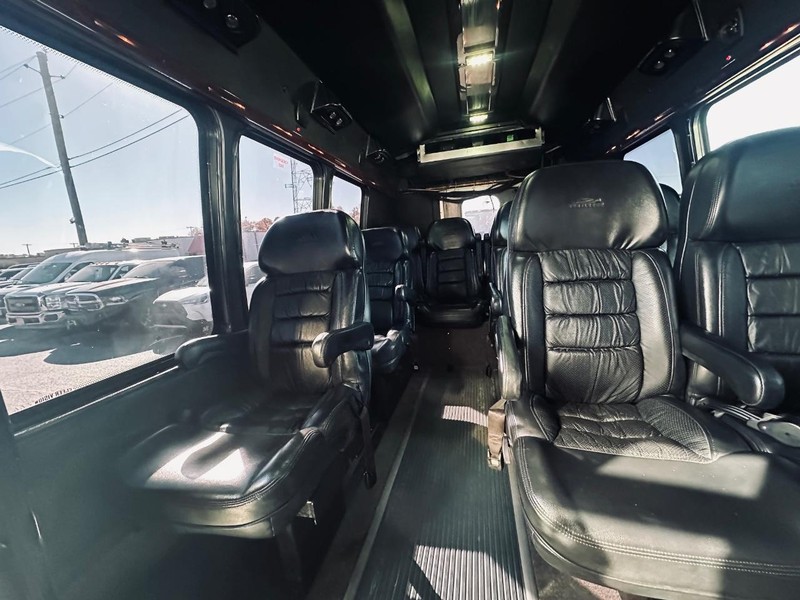 Chevrolet Express Commercial Cutaway Vehicle Full-screen Gallery Image 20