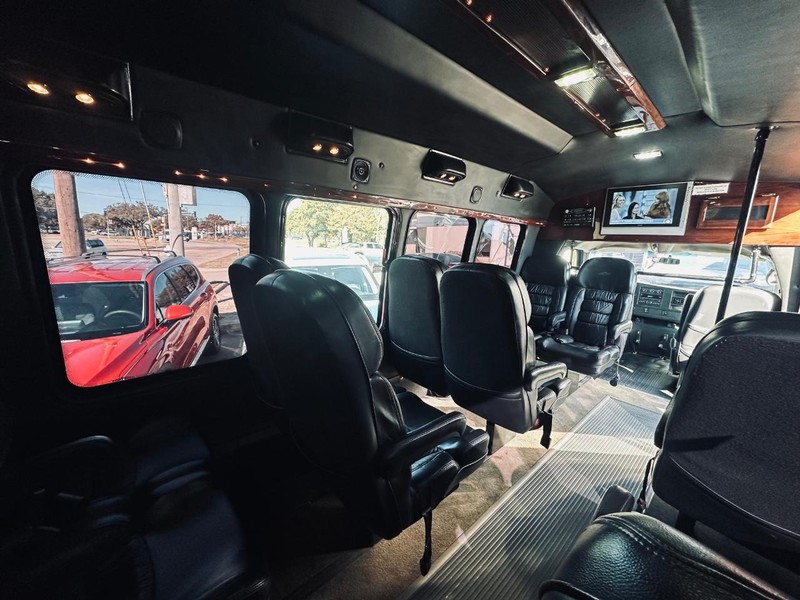 Chevrolet Express Commercial Cutaway Vehicle Full-screen Gallery Image 27