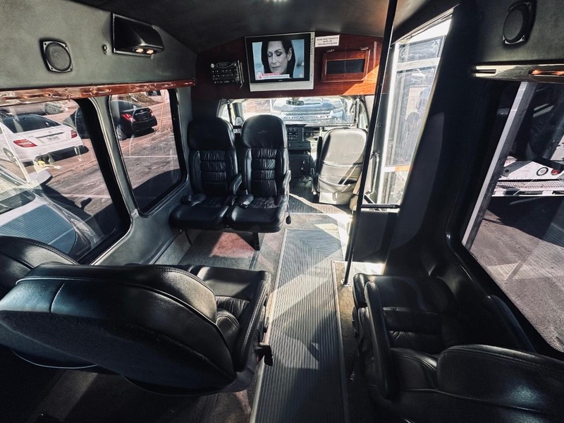 Chevrolet Express Commercial Cutaway Vehicle Full-screen Gallery Image 29