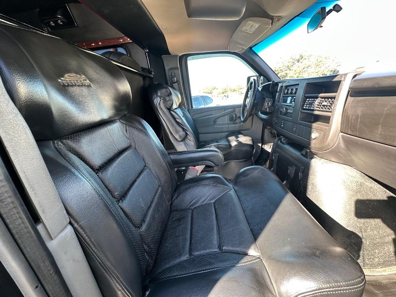 Chevrolet Express Commercial Cutaway Vehicle Full-screen Gallery Image 30