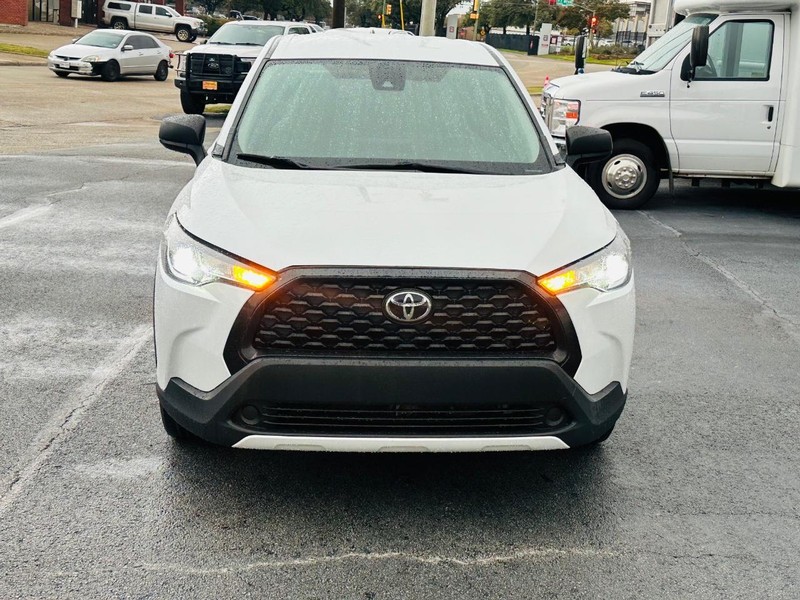 2022 Toyota Corolla Cross L photo 2