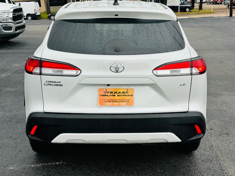 Toyota Corolla Cross Vehicle Full-screen Gallery Image 07