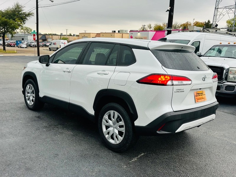 Toyota Corolla Cross Vehicle Full-screen Gallery Image 08