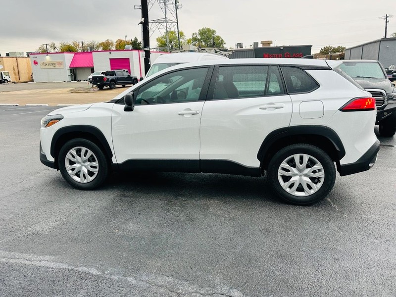 Toyota Corolla Cross Vehicle Full-screen Gallery Image 09