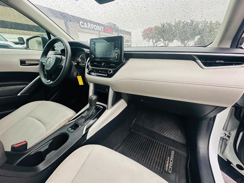 Toyota Corolla Cross Vehicle Full-screen Gallery Image 17