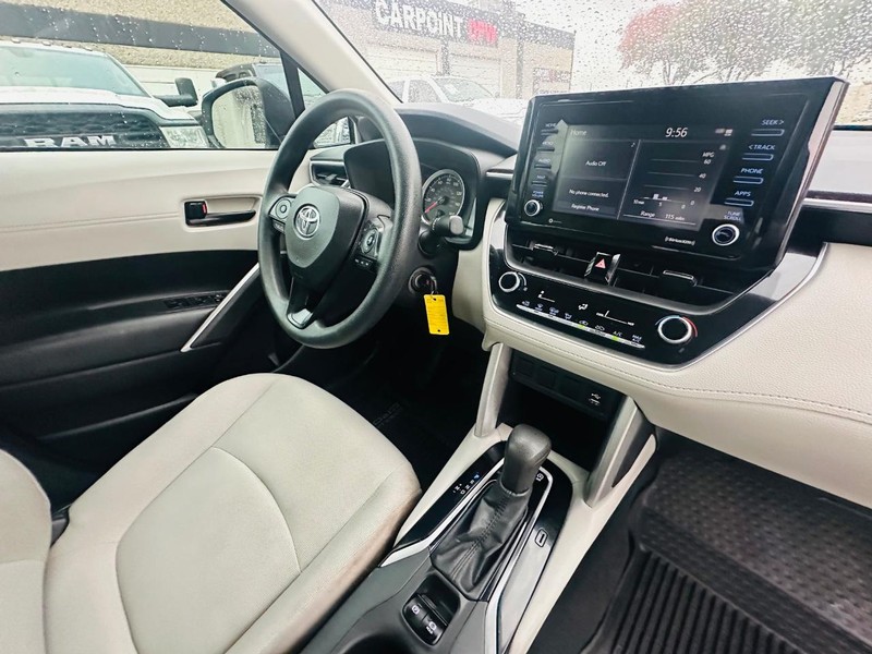 Toyota Corolla Cross Vehicle Full-screen Gallery Image 19