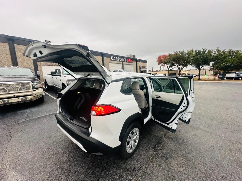 Toyota Corolla Cross Vehicle Full-screen Gallery Image 21