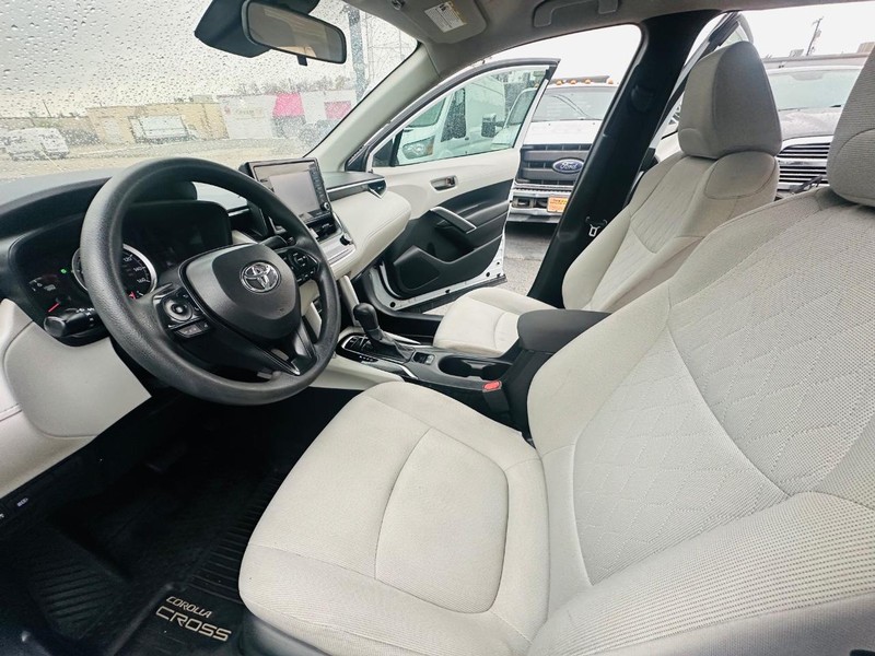 Toyota Corolla Cross Vehicle Full-screen Gallery Image 23