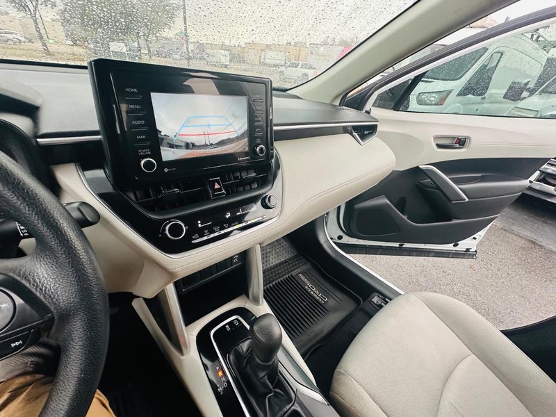 Toyota Corolla Cross Vehicle Full-screen Gallery Image 26