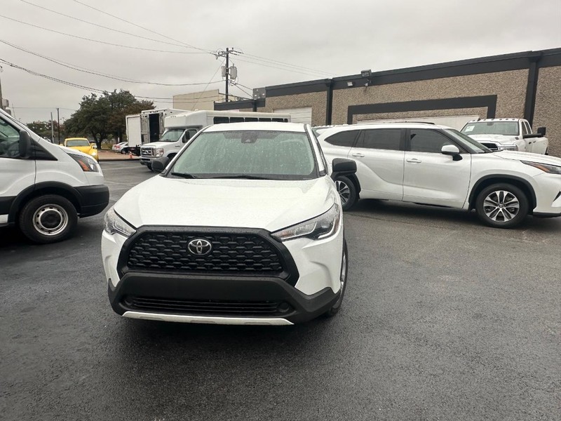 Toyota Corolla Cross Vehicle Full-screen Gallery Image 29