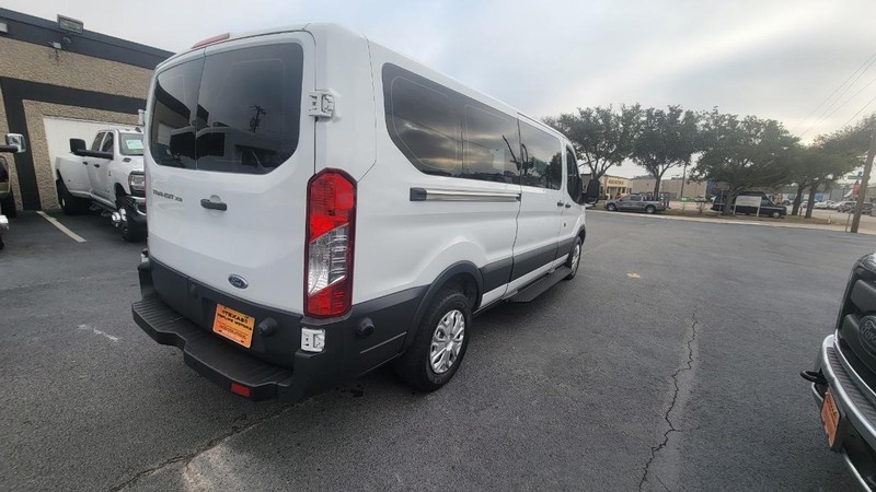 Ford Transit Passenger Wagon Vehicle Full-screen Gallery Image 8