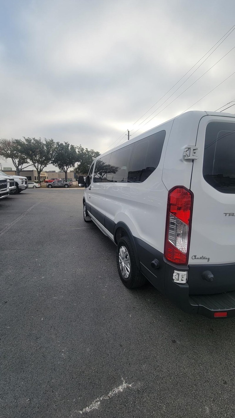 Ford Transit Passenger Wagon Vehicle Full-screen Gallery Image 9