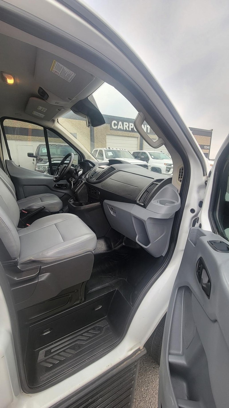 Ford Transit Passenger Wagon Vehicle Full-screen Gallery Image 10